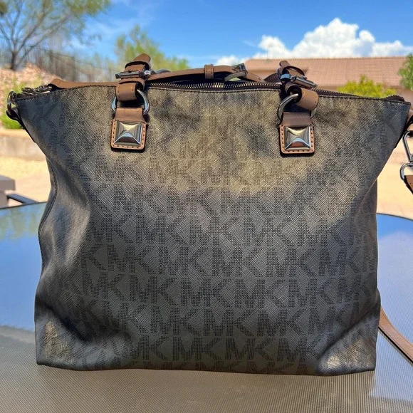 Michael Kors Jet Set Large Logo Tote Handbag Silver MK Monogram Crossbody Zip - Picture 9 of 10